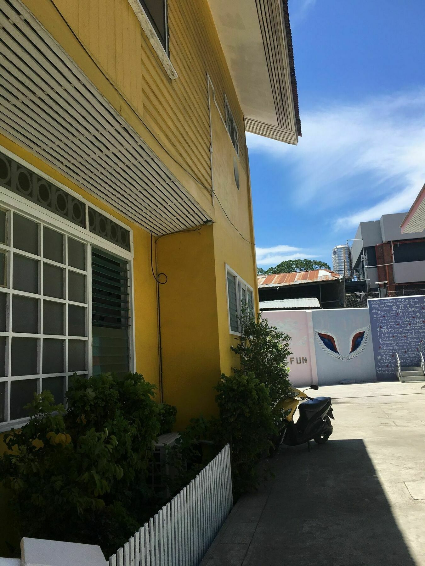 U Feel Fun House Hotel Dumaguete City Exterior photo